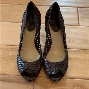 Woven leather pumps